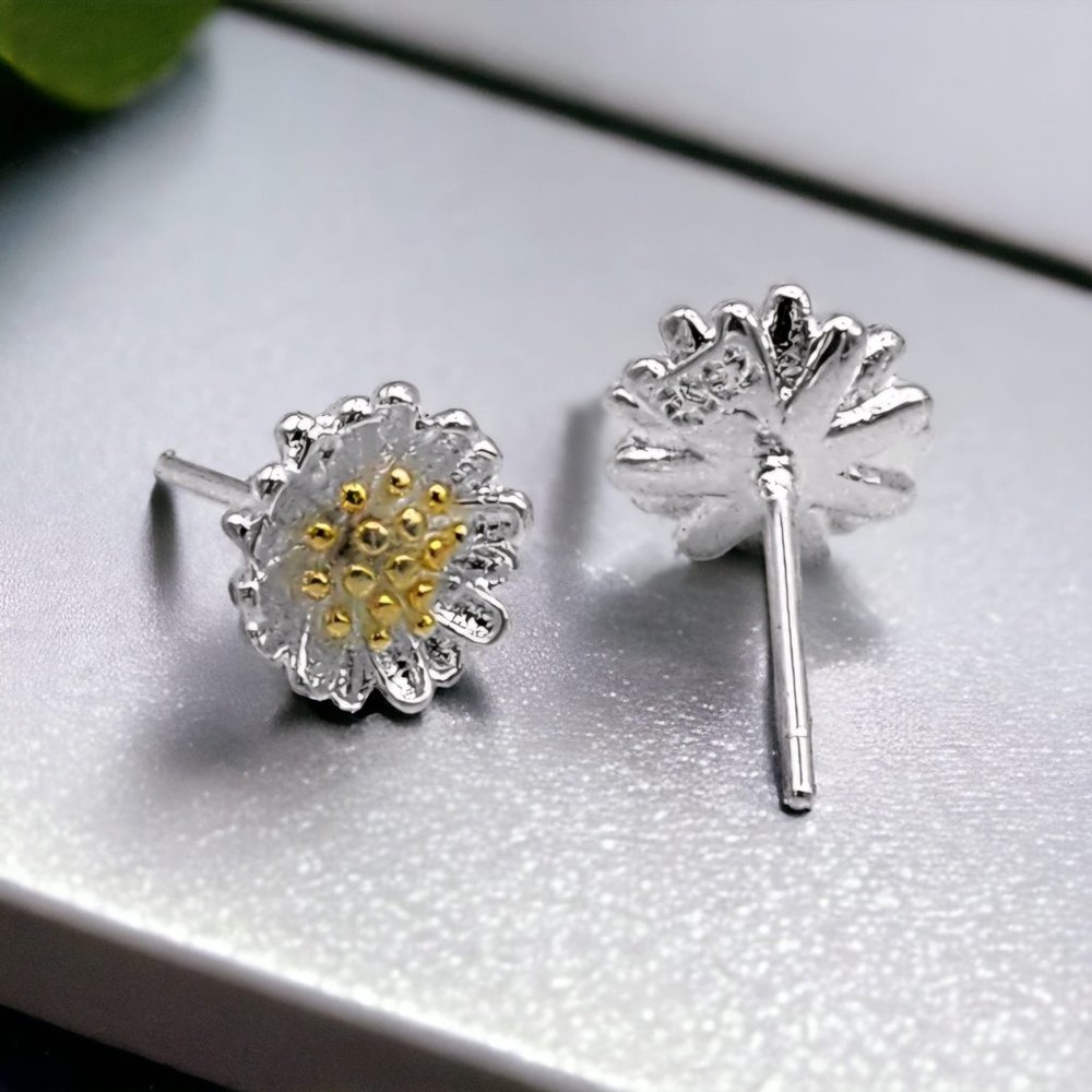 ๐๏ธ Solid S925 Sterling Silver Daisy Delights Stud Earrings - Picture 3 of 7
